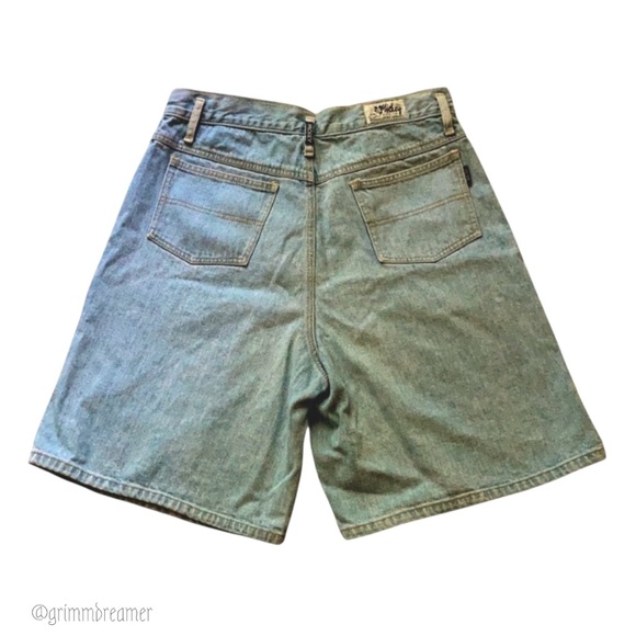 90’s Mickey Mouse Long Shorts 📽 - Picture 2 of 6